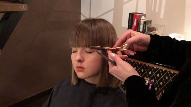 Как избежать ошибок при стрижке прямой челки? смотреть онлайн