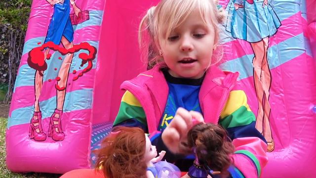 Alisa and games Inside the Playhouse. Stories for Kids with Slides and Trampolines смотреть онлайн