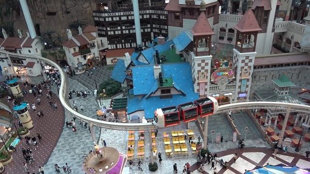 Парк Lotte World в Сеуле. Южная Корея 2022. Seoul. South Korea. 서울. 한국.