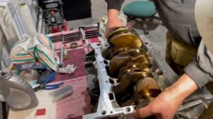 INFINITI FX 35. Установка коленчатого вала.