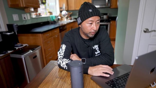 Appleから公式販売！アウトドアBluetoothスピーカーBOOM3でパーティー！フォォォーー смотреть онлайн