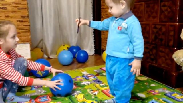 ЧЕЛЛЕНДЖ ЧТО В НАДУВНОМ ШАРЕ?confetti ПАУК или КОБРА или КОНФЕТА?!)Challenge THAT BALL inflatable? смотреть онлайн