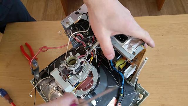 Разборка ЭЛТ-монитора Proview. Конструкция ЭЛТ монитора. Что такое ЭЛТ монитор? смотреть онлайн