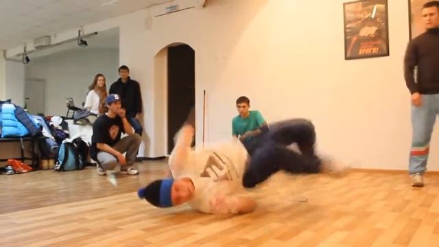 Брейк-Данс баттл смотреть онлайн