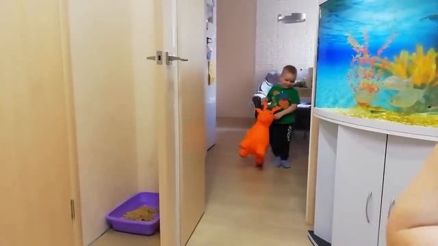 На НОГТИ вместе с ДЕТЬМИ//Подруга ЗЛАЯ но ДОВЕЗЛА с ветерком ЕЩЕ и гостинец ПОЛОЖИЛА//БУДНИ мамы смотреть онлайн