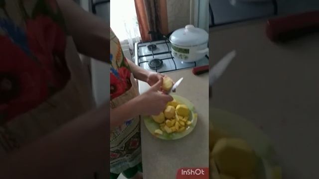 Челлендж?Первый раз готовлю суп, а мама пробует!Подписывайтесь на мой канал! #челлендж #суп#готовка