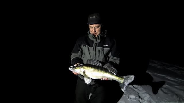 Рыбалка в Новогодние каникулы. Ночуем в палатке. Александровский затон. Самарская область. смотреть онлайн