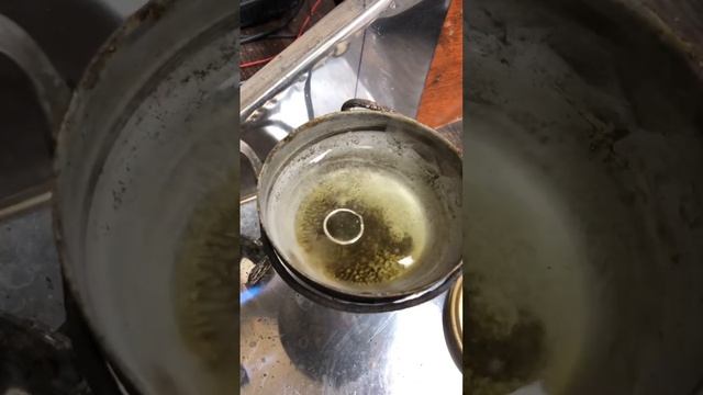 Уменьшение платинового кольца методом выреза шинки #золото #ювелирныеукрашения смотреть онлайн