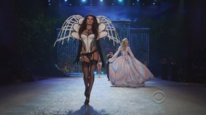 Ежегодный шоу-показ мод The Victoria's Secret Fashion Show 2012