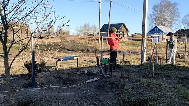 Четыре дня под забором: своими руками строим изгородь на нашем деревенском участке. #отчийдомвселе смотреть онлайн