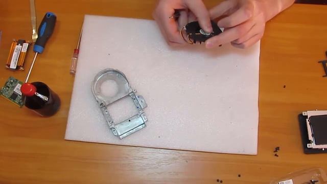 Разборка и чистка DELL INSPIRON 1300 (Cleaning and Disassemble DELL INSPIRON 1300) смотреть онлайн