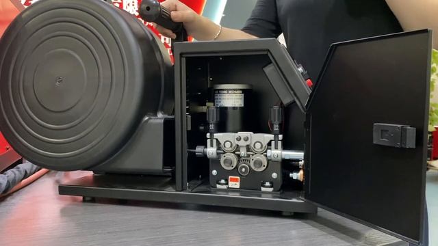Digital Synergic Control MIG/MMA Welder -NB400E(220V/380V/440V auto switch) смотреть онлайн