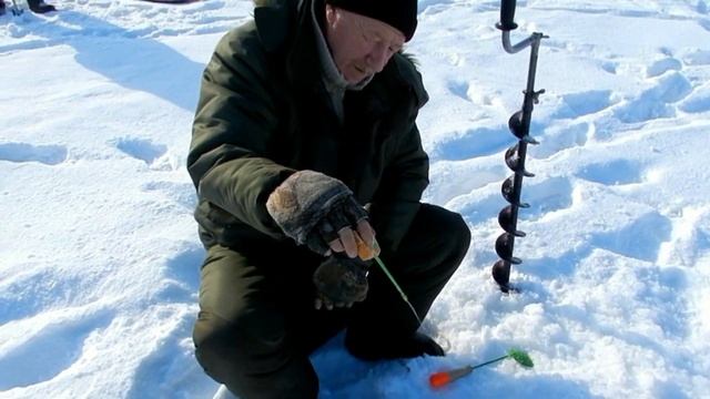 Ловим рыбу на Инструментальном котловане. смотреть онлайн