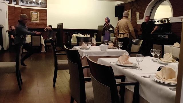 Sakartvelo, Tbilisi 2022. Грузинские танцы в ресторане Old Metekhi. смотреть онлайн