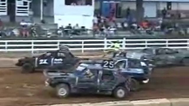 Demolition Derby Ultimate Highlight 2007 смотреть онлайн
