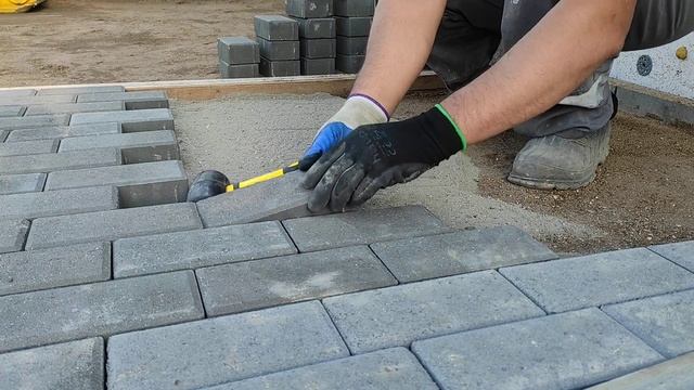 КАК ЛОЖИТЬ БРУСЧАТКУ СВОИМИ РУКАМИ смотреть онлайн