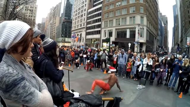 Шоу уличных акробатов | Нью-Йорк. США смотреть онлайн