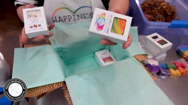 Pack & Chat Part Three | Mini Rainbow Extravaganza | MO River Soap смотреть онлайн