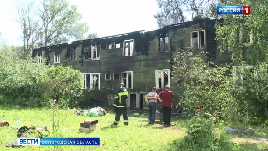 Крупный пожар оставил без крова несколько семей в Соколе смотреть онлайн