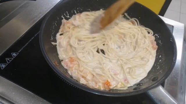 Спагетти с копчёной курицей смотреть онлайн