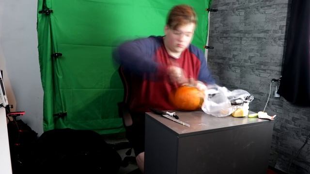THE HOPE FOR A PUMPKIN THE NIGHT BEFORE HALLOWEEN!! (THE PUMKIN CARVING CHALLENGE) смотреть онлайн