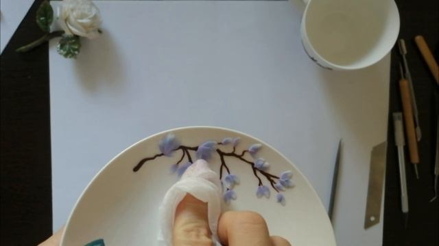 Декор чашки и блюдца полимерной глиной | Цветочный декор посуды | Мастер-класс смотреть онлайн