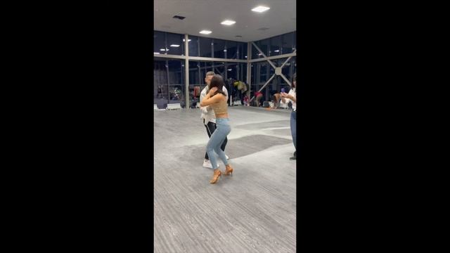 ABEL & ELIA - BACHATA (PINTO PICASSO - PARIS) BACHATA REMIX смотреть онлайн