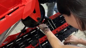 Шприцевание подвески снегохода BRP Summit X. Девушкой впервые.