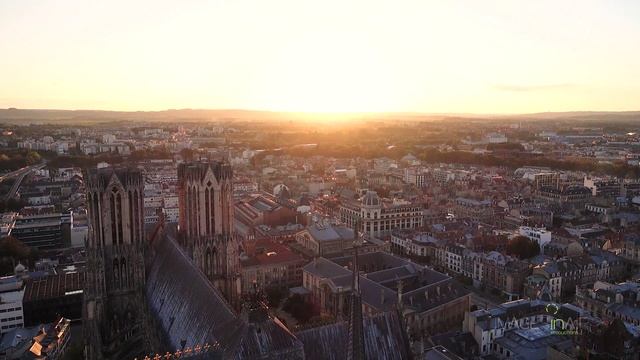 Cathédrale Notre-Dame de Reims avec drone смотреть онлайн