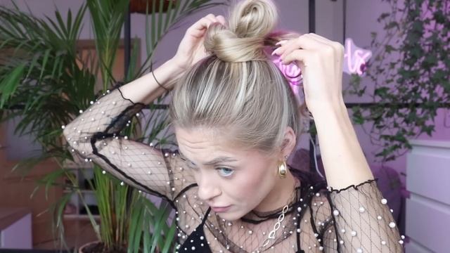 TRYING VIRAL TIKTOK MESSY BUN | ОБЪЕМНЫЙ ПУЧОК ИЗ 2-Х РЕЗИНОК БЕЗ НАЧЕСА! смотреть онлайн
