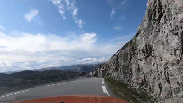 Two Mercedes Benz R129 on tour смотреть онлайн