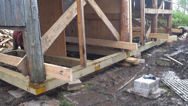 Ремонт сарая-дровяника, замена нижней обвязки. смотреть онлайн