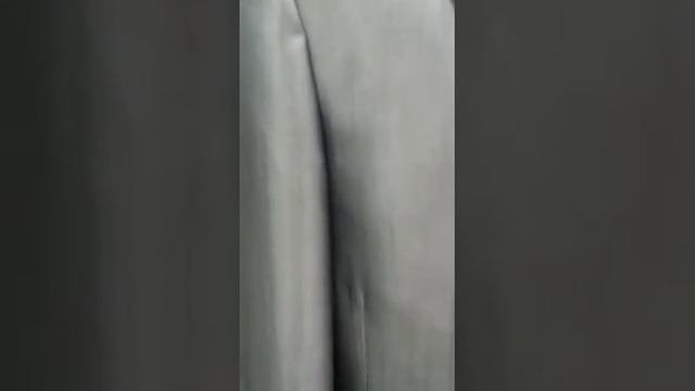 Приталенный серый костюм смотреть онлайн