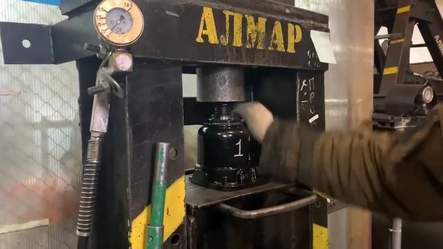 Домкрат гидравлический низкий 20 тонн. Проверка на стенде. смотреть онлайн