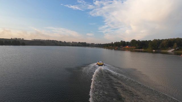 Полеты за катером на Avata 2, режим спорт, 57 км/ч