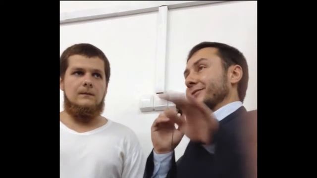 Русский принимает Ислам, мечеть 'Даруль Аркам' смотреть онлайн