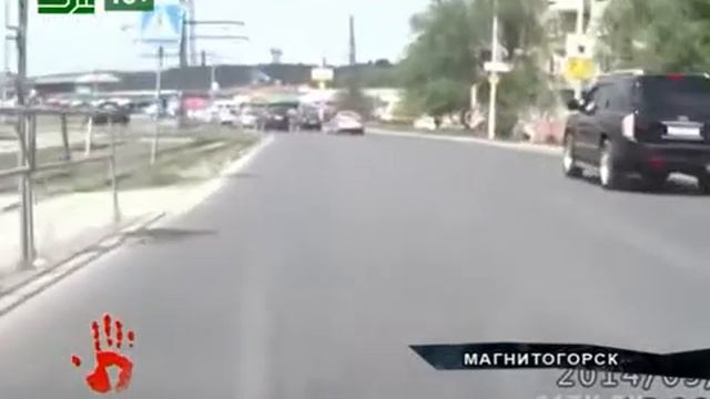 В Магнитогорске джип задавил велосепидиста смотреть онлайн