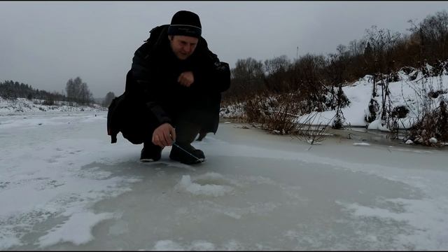 зимняя рыбалка на безмотылку. смотреть онлайн