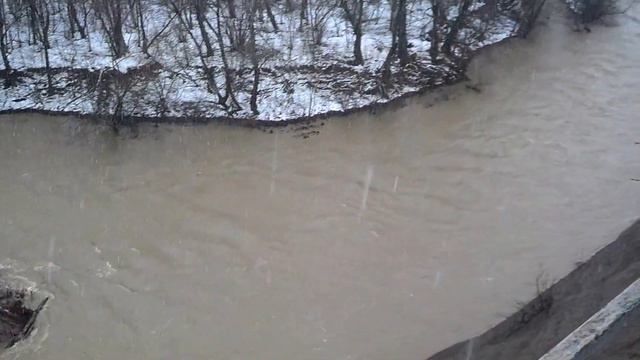 Паводок на Афипсе со смотровой площадки смотреть онлайн