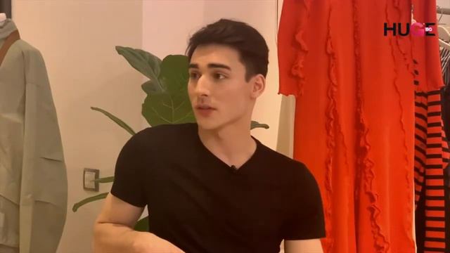 In The Closet - Епизод 2: Мила Роберт смотреть онлайн