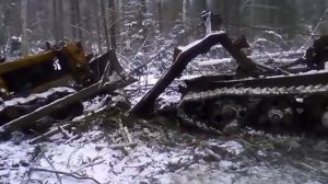 ДТ-75 и ТДТ-55 застрял в болоте!