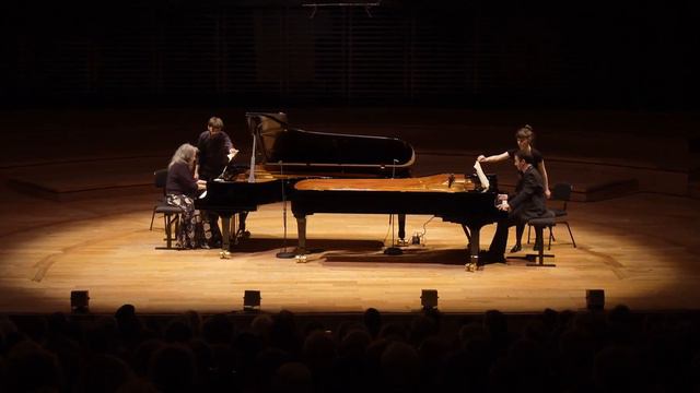 Martha Argerich and Iddo Bar-Shai: Debussy "en blanc et noir" for 2 pianos смотреть онлайн
