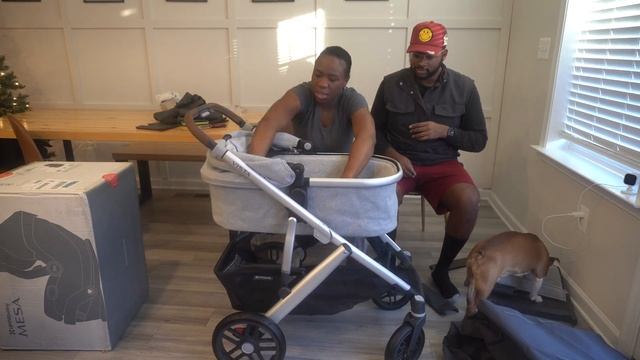 UppaBaby Vista V2 Stella Stroller & UppaBaby 2017 Mesa Carseat Unboxing смотреть онлайн