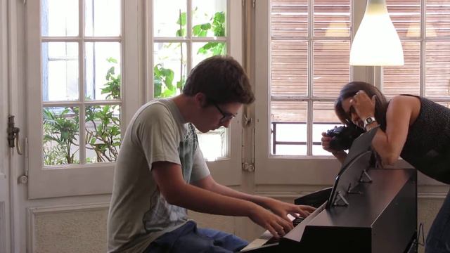 Piano Medley - "Old Doll" & "Chim Chim Che-ree" (por Manuel) смотреть онлайн