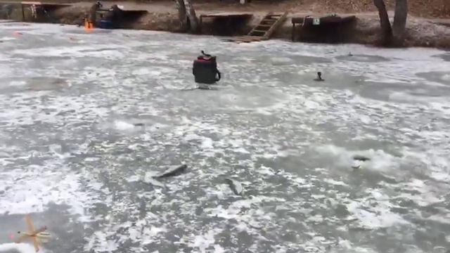 Ловля форели со льда . РК Фишка Липки. смотреть онлайн