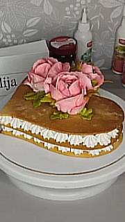 МК :ОФОРМЛЕНИЕ ТОРТА ЦВЕТАМИ из ЗЕФИРА от @vitalija_cake