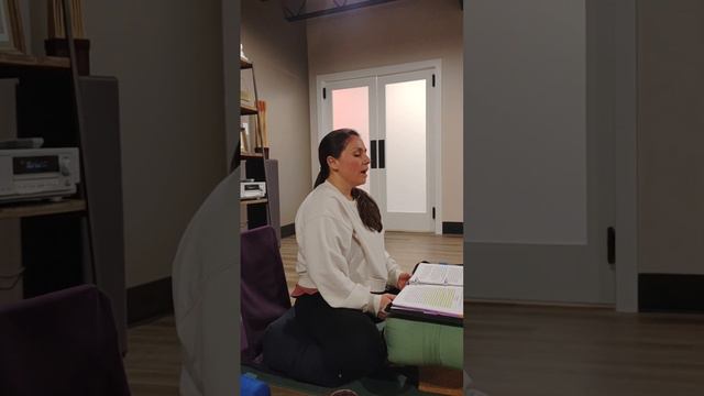 Ashtanga opening mantra by Hannah смотреть онлайн