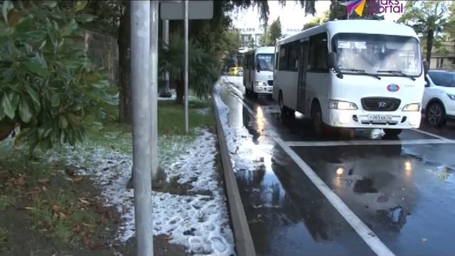 Центральный район Сочи в понедельник засыпало снегом и градом смотреть онлайн