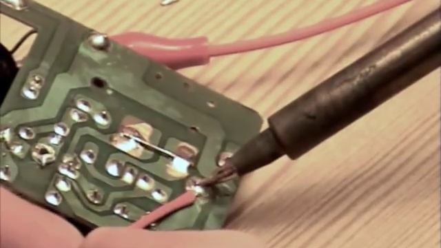 Building a RFID Zapper - Hacking a Disposable Camera смотреть онлайн