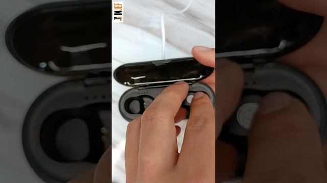 En 4 simples pasos aprende a cargar tus audífonos F9 смотреть онлайн